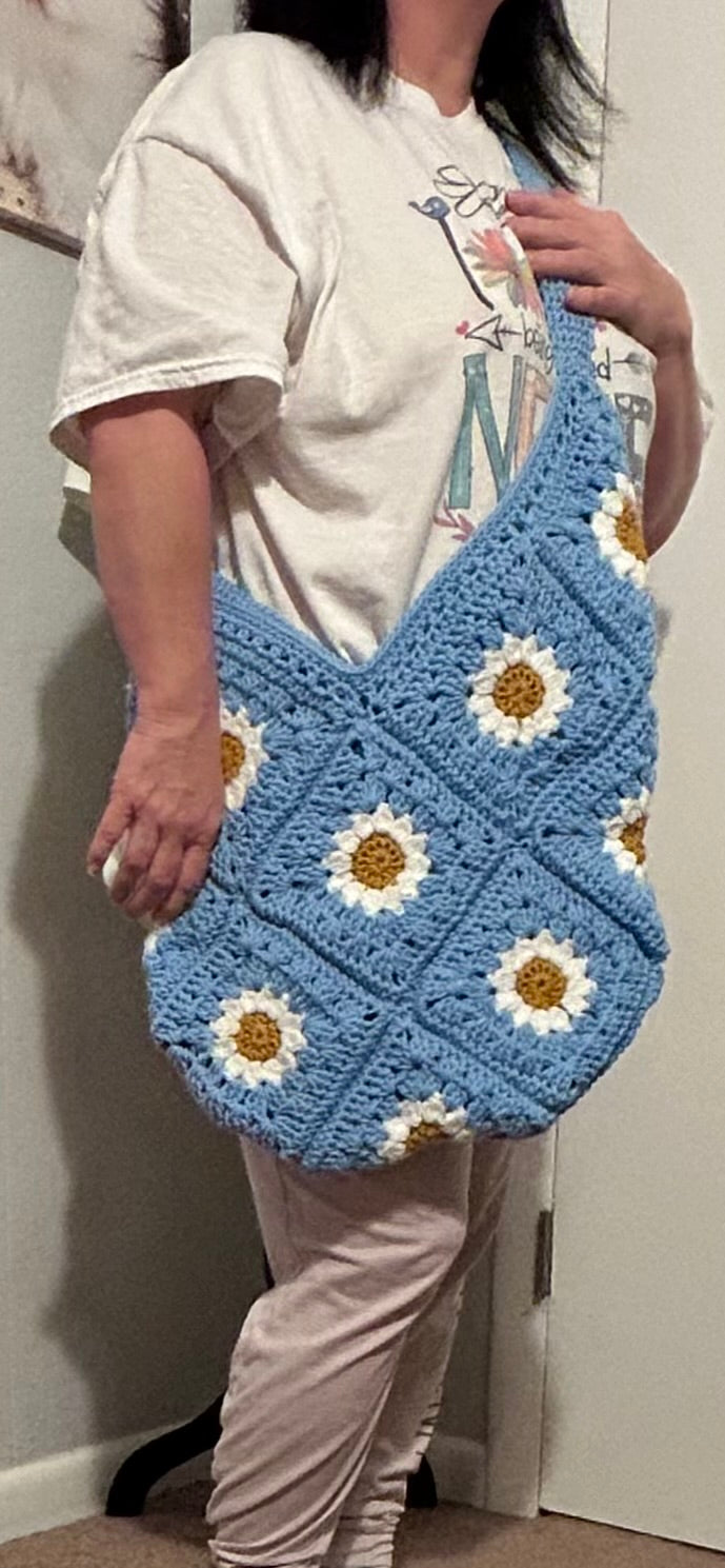 Super cute cross body Daisy Square tote bag